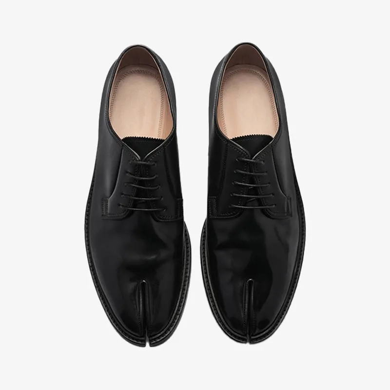 Durable Black Tabi Laced Brogue Shoes